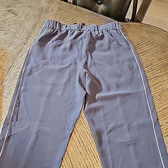 Lululemon on the right track gray jogger pants size L - Picture 8 of 11